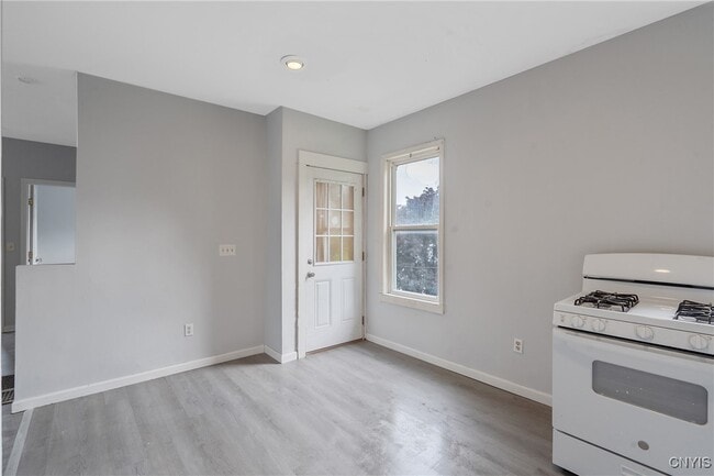 Building Photo - 117 W Schuyler St