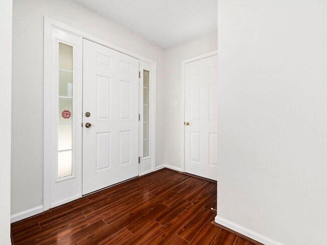 Building Photo - Spacious and Move-In Ready Home! - Fenced Yard!