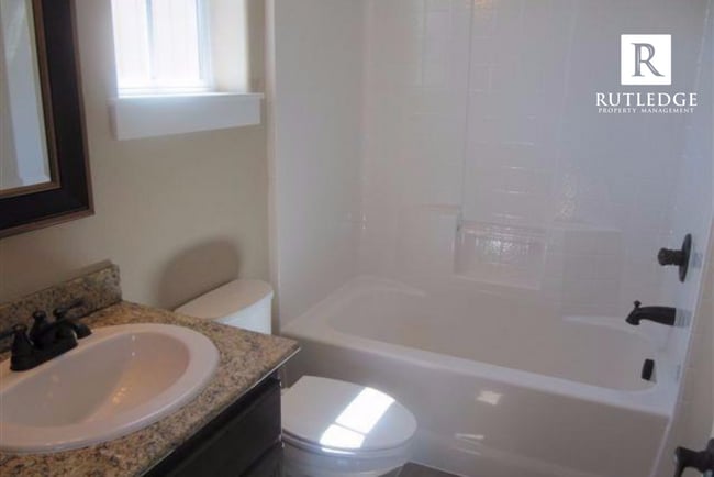 Building Photo - Gorgeous End Unit Townhome in The Heart of Historic Jacksonville!