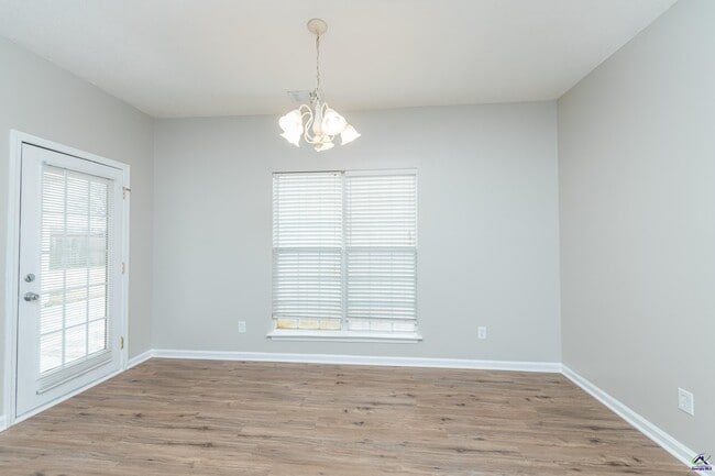 Building Photo - 100 Oldfield Ct
