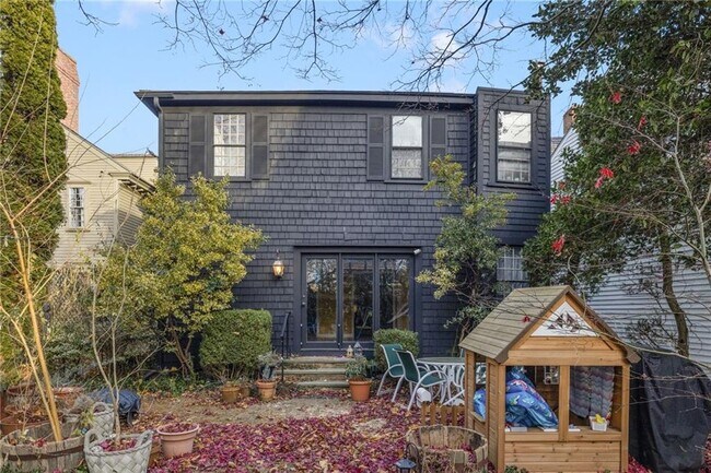 Building Photo - 73 Thames St