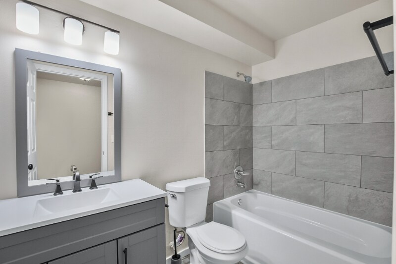 Building Photo - 12040 Bridgeport Way SW