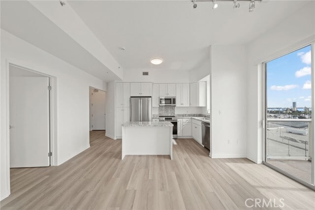 Building Photo - 488 E Ocean Blvd
