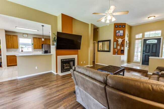 Building Photo - 6614 Bramber Ln