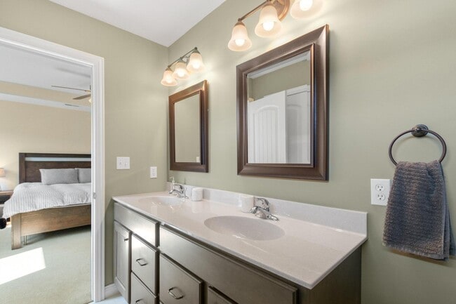 Building Photo - 5611 Abercorn Dr