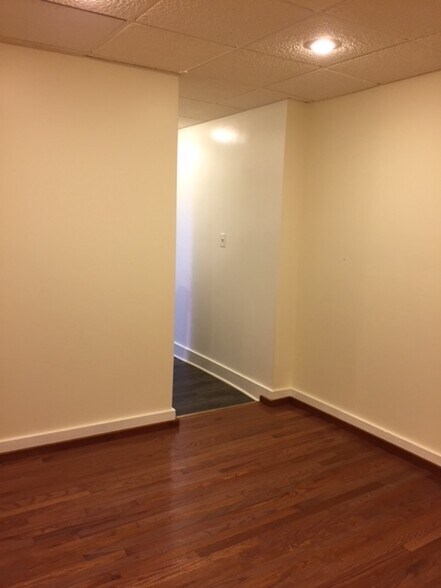 Building Photo - 3457 Chestnut Ave