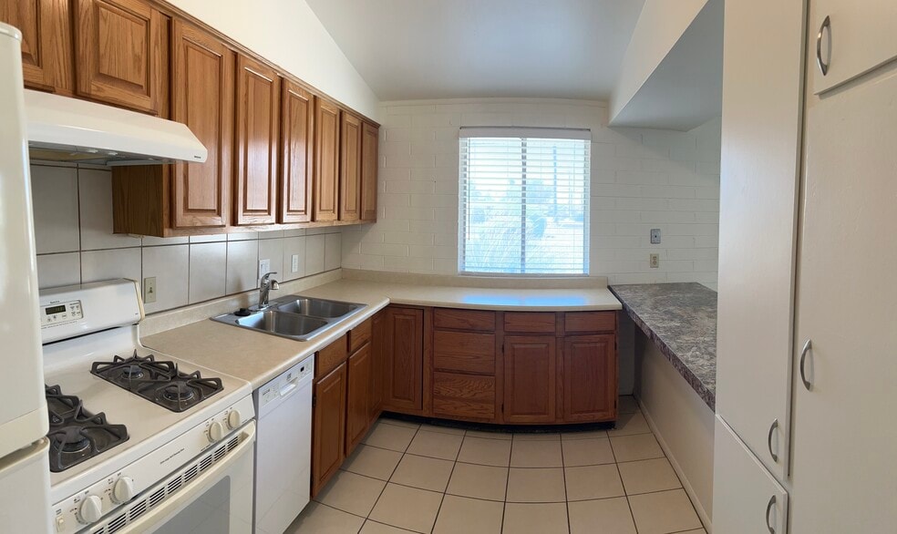 Kitchen - 10464 W Oakmont Dr