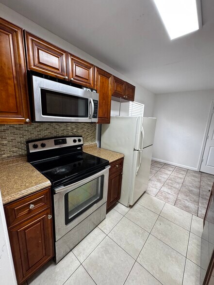 Building Photo - 3403 Rostan Ln