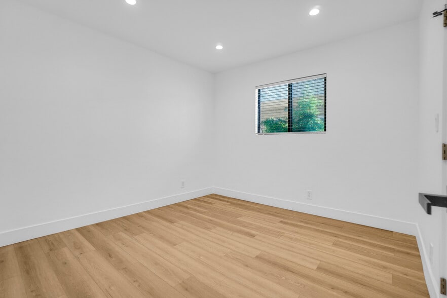 Building Photo - 12527 Cranbrook Ave