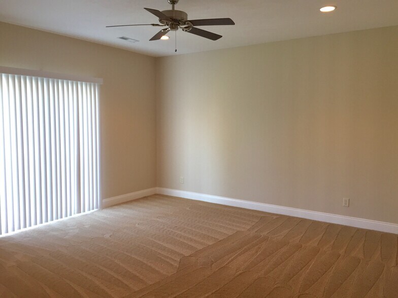 Building Photo - 4690 Picadilly Cir