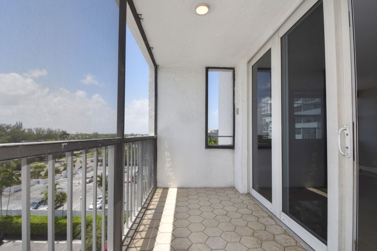 Building Photo - 1160 N Federal Hwy