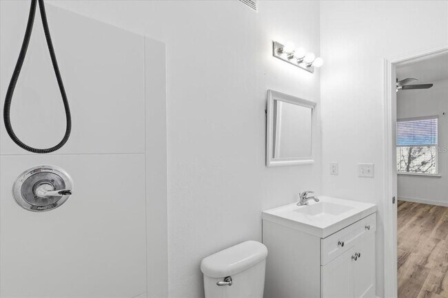 Building Photo - 605 Golden Lake Loop