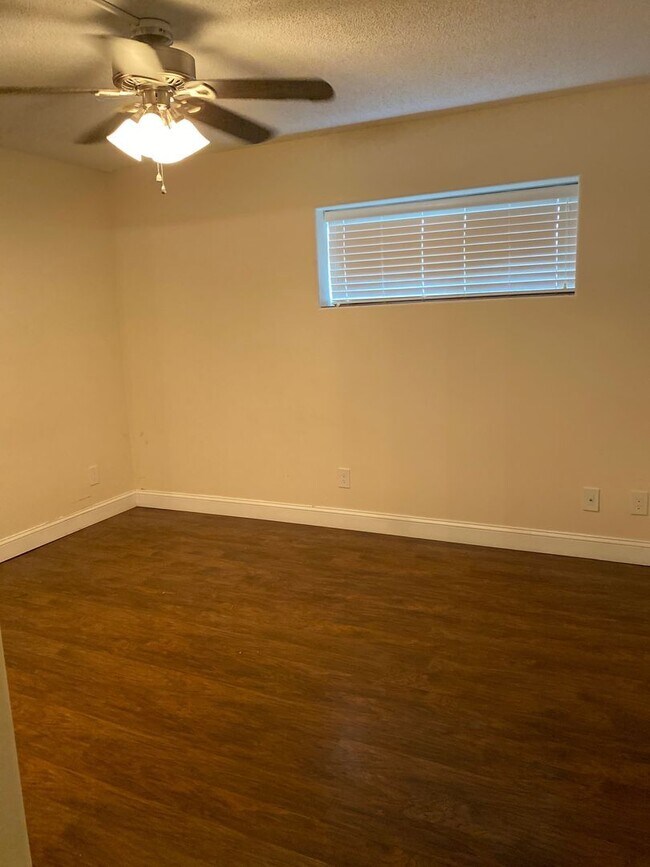 Building Photo - 1BR Condo | In-Unit Laundry, City Views, Walk to UTK