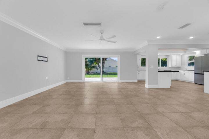 Building Photo - 1180 SW 17th St