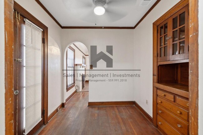 Building Photo - 232 E San Joaquin Ave