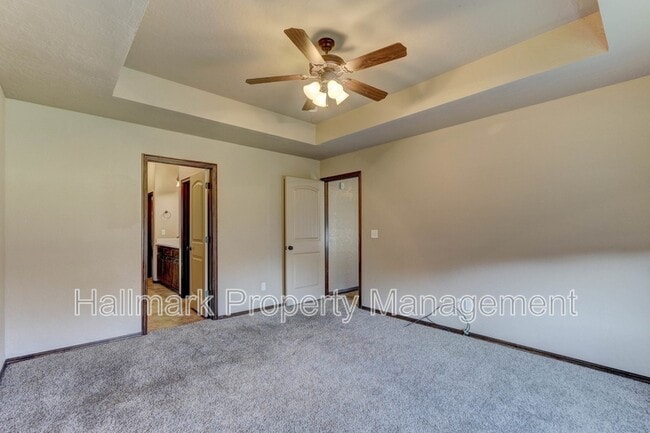 Building Photo - 920 SW 13th St