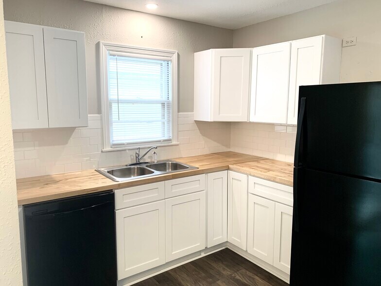 Kitchen - 1601 Faulders Ln