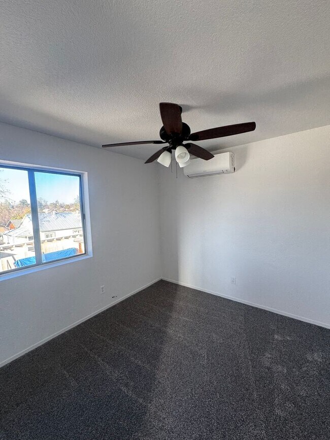 Building Photo - 1456 Magnolia Ave