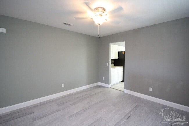 Building Photo - 2437 Gulf Breeze Ave