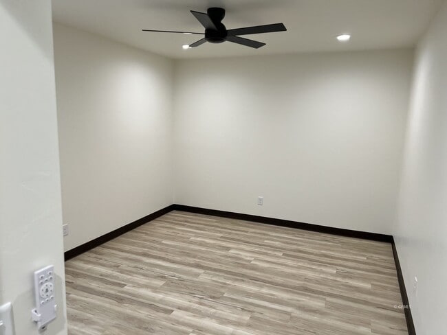 Building Photo - 172 Plex Cir