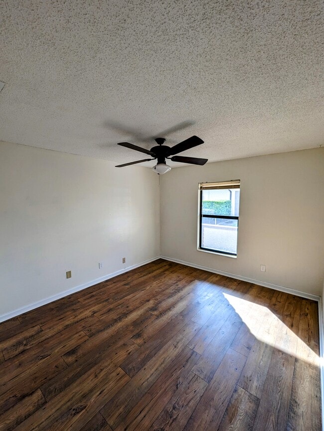 Building Photo - 3134 Plaza Terrace Dr