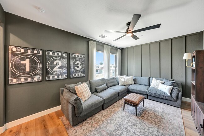 Building Photo - 137 N Un St