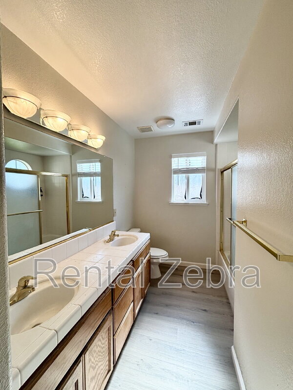 Building Photo - 746 Wren Ct