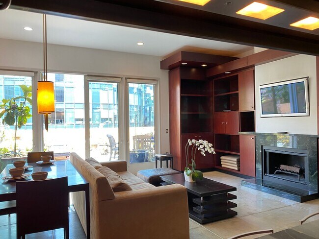 Building Photo - LUXURY TOP-FLOOR 2BR/2.5BA PENTHOUSE LOFT ...