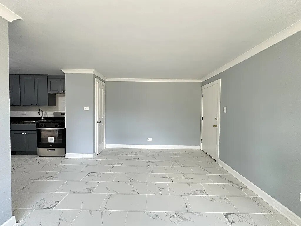 Building Photo - 2751 W North Shore Ave