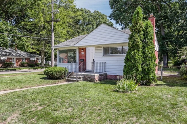 Building Photo - 12734 Riverview St