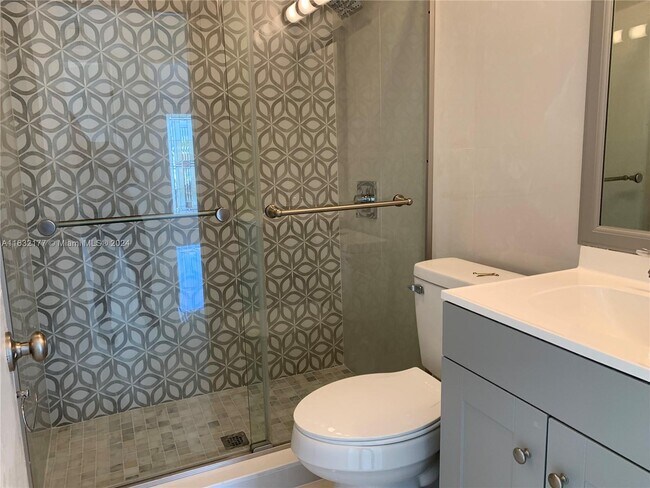 Building Photo - 1141 W 7th St