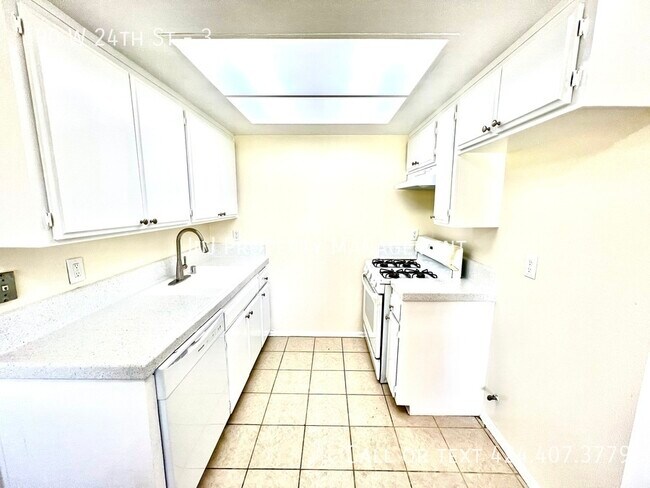 Primary Photo - 590 W 24th St