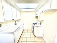 Building Photo - 590 W 24th St