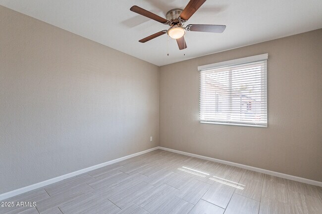 Building Photo - 1274 E Hermosa Dr