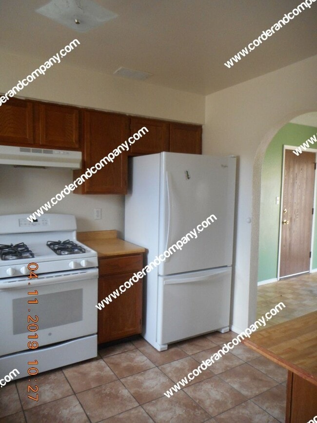 Building Photo - Nice 3 Bedrooms, 1 3/4 Bathroom, 2 Car Gar...