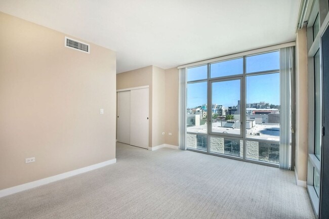 Building Photo - Condo - Heart of Downtown San Diego