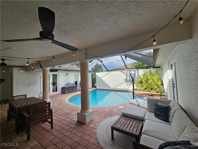 Building Photo - 2309 SW 27th St