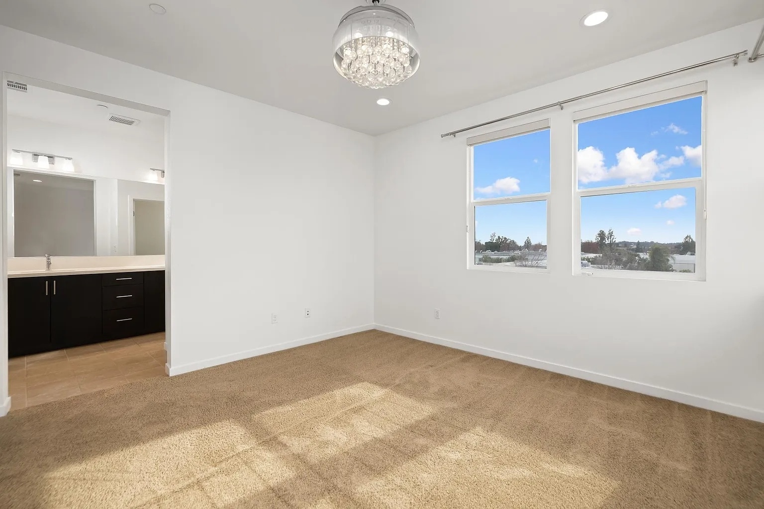 Building Photo - 370 Broadway Dr