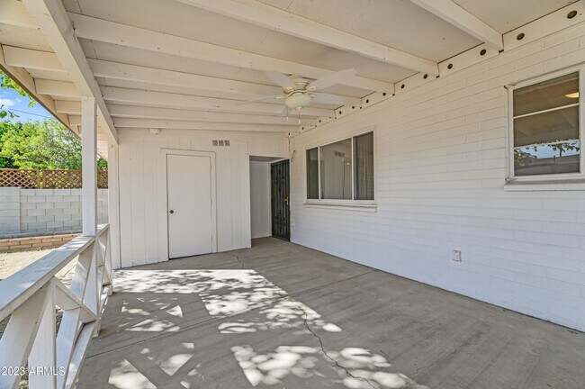 Building Photo - 1227 E Las Palmaritas Dr