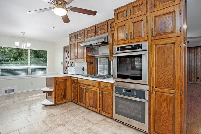 Building Photo - 2837 Hermosa Dr