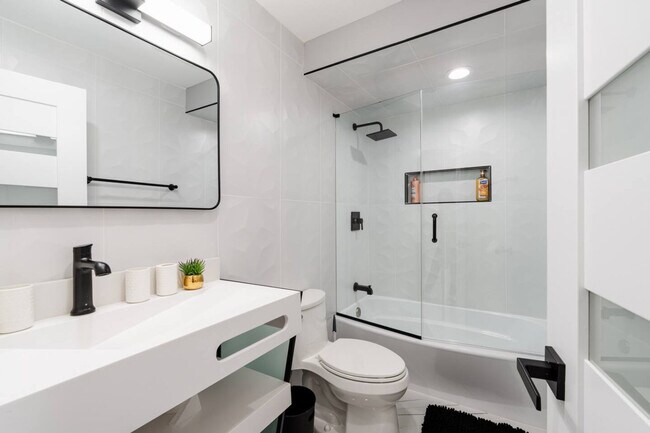 Building Photo - 4016 Eaton Dr