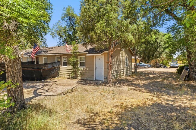 Building Photo - 207 N Santa Fe Ave