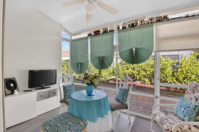 Building Photo - 6247 Heliconia Rd