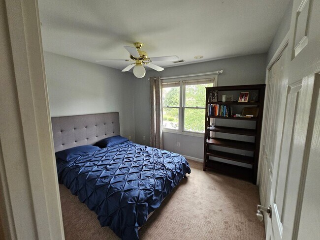 Building Photo - Beautiful family home in Great Neighborhood