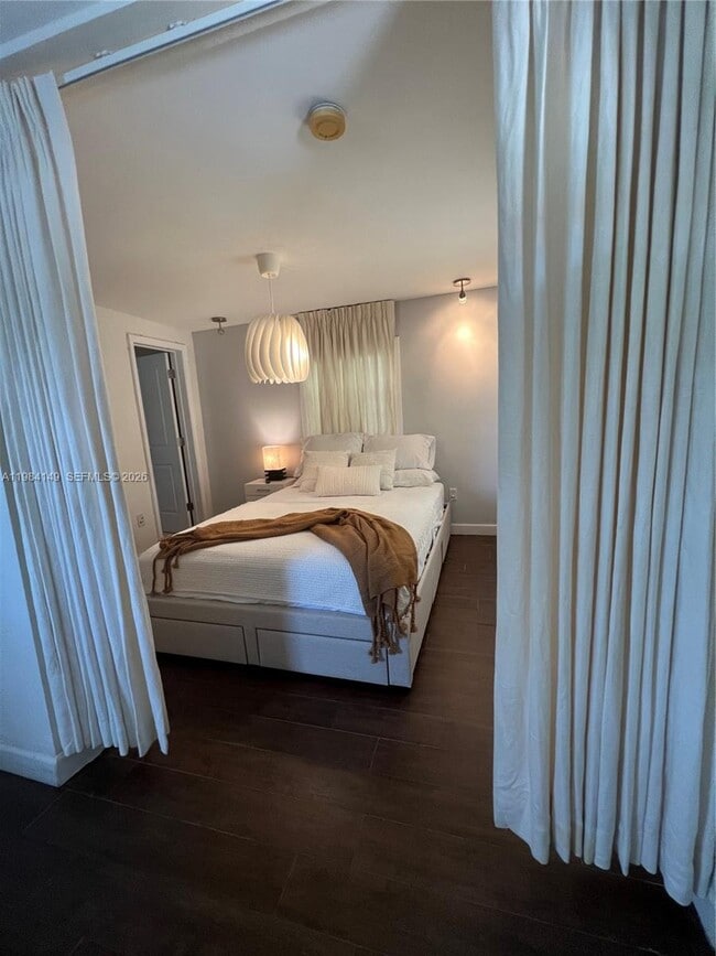 Building Photo - 265 Palm Ave