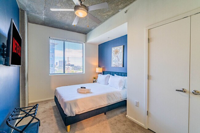 Building Photo - 333 E Roosevelt St