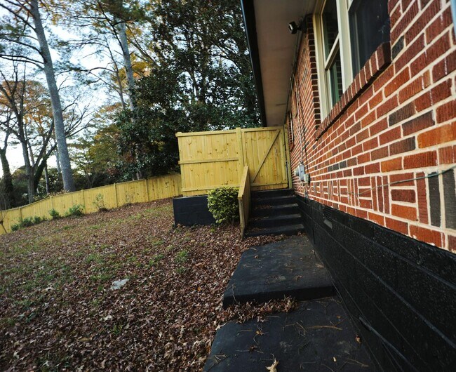 Building Photo - 1981 Brannen Rd SE