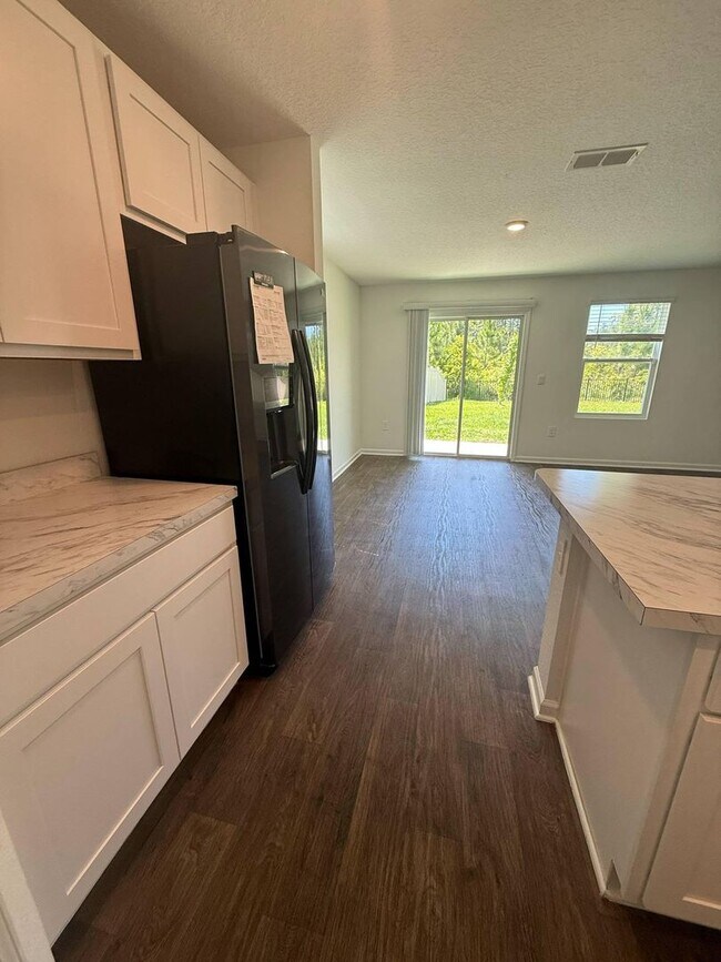 Building Photo - Awesome 4/2 Located in Desirable Yulee Area Nassau County Priced to rent, won't last long!