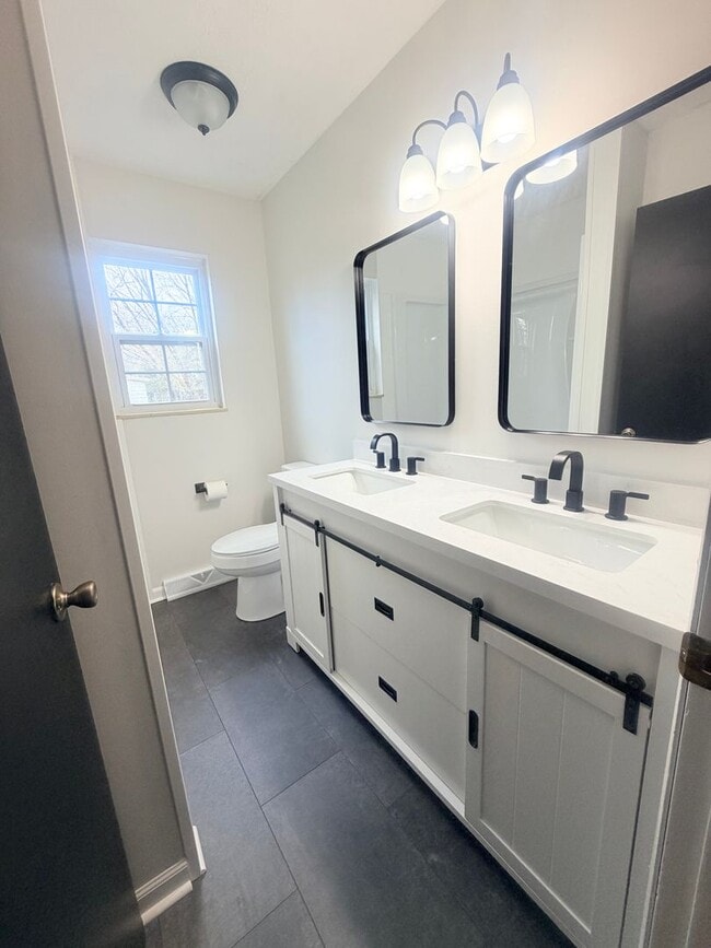 Building Photo - Charming Updated Duplex in Farragut