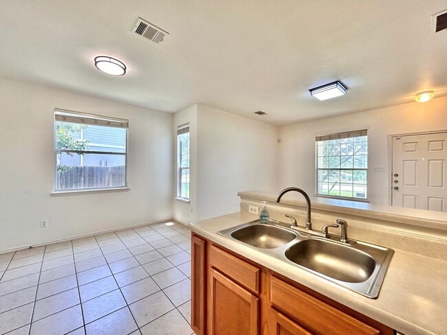 Building Photo - Nice 3BR/2.5BA Two-Story Home with 3-Car G...